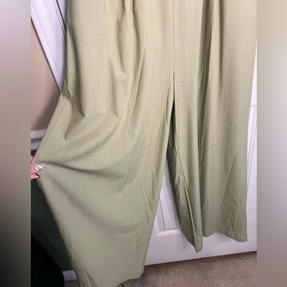 NWT One Shoulder jumper - Picture 2 of 5